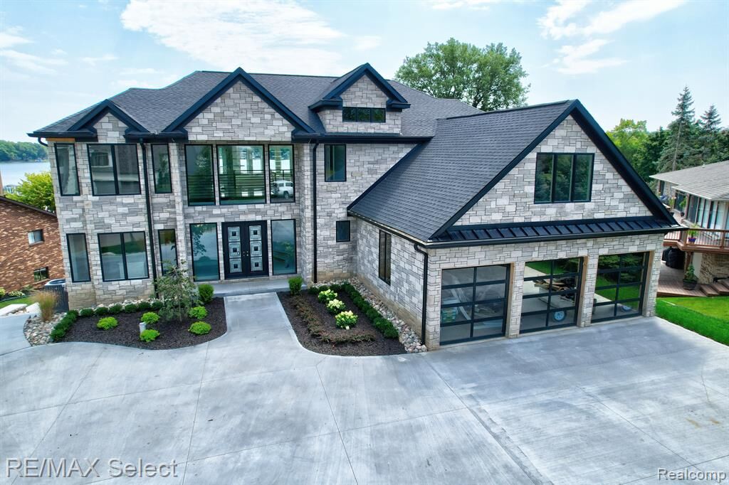 Property Photo: 2507 Margaret Drive MI 48430