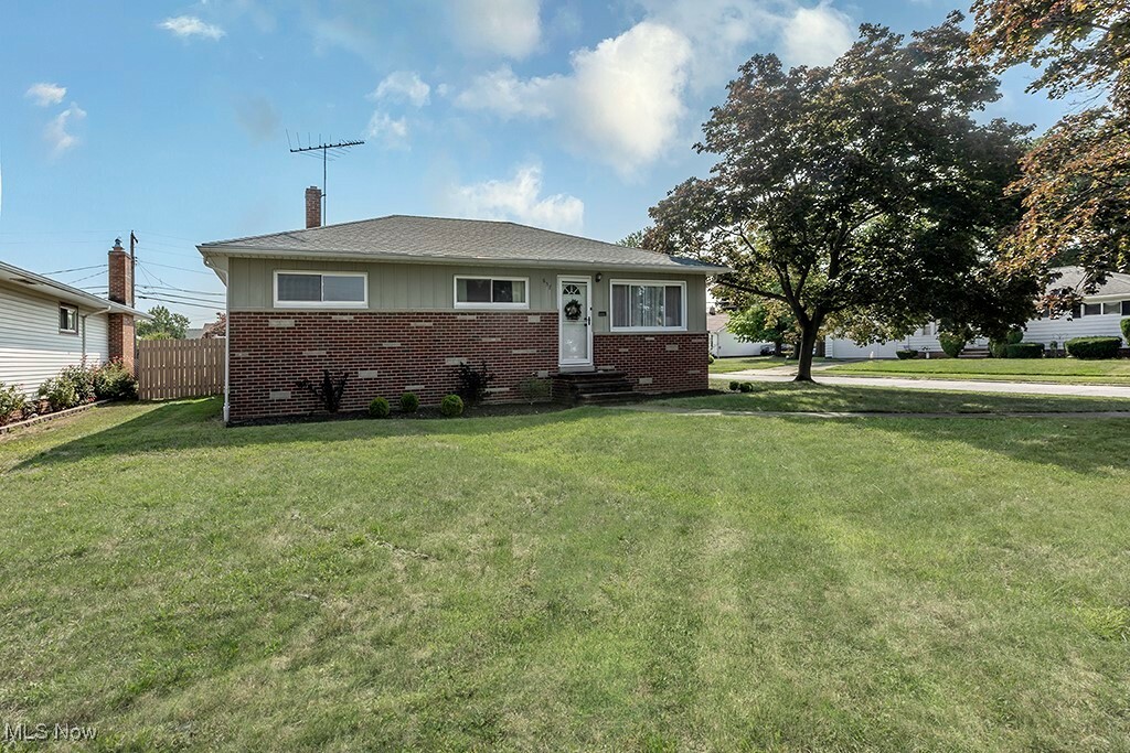 Property Photo:  857 Bayridge Boulevard  OH 44095 