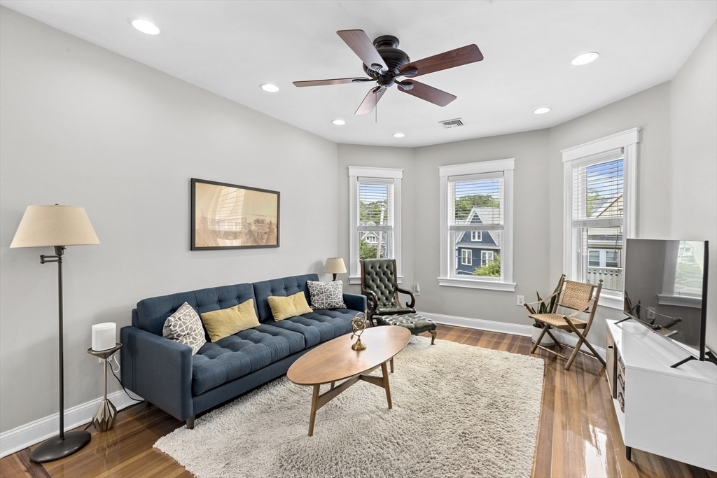 Property Photo:  185 Savin Hill Avenue 3  MA 02125 