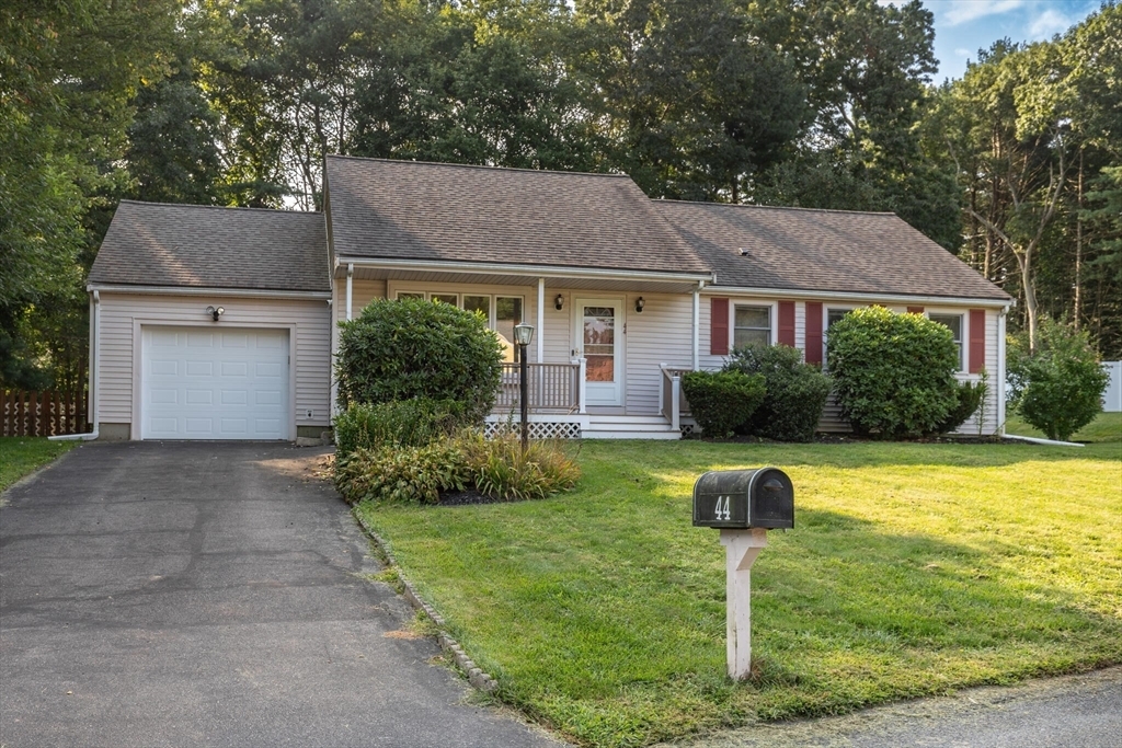 Property Photo:  44 Grace Meadow  RI 02871 