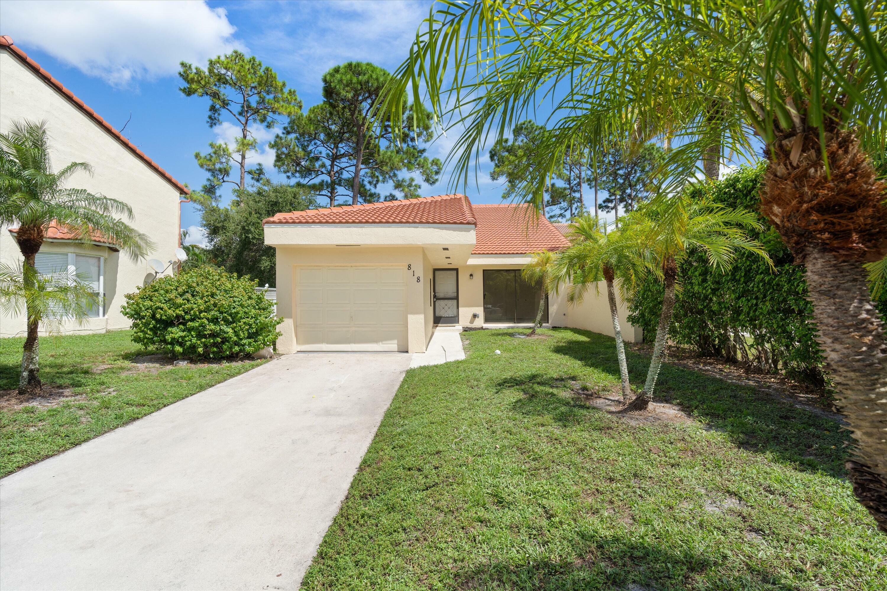 Property Photo:  818 Via Toscana  FL 33414 