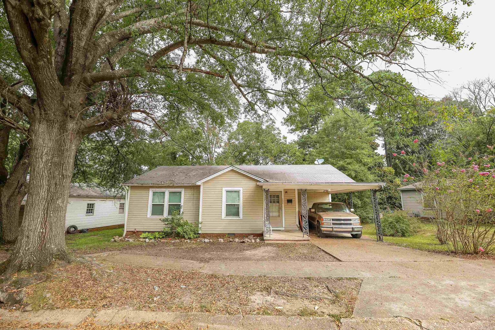 Property Photo:  704 W 5th Dr  AR 71730 
