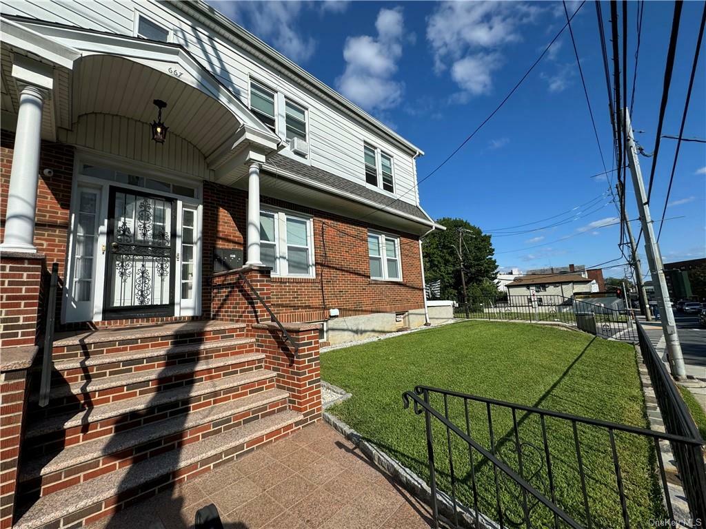 Property Photo:  667 Yonkers Avenue 1R  NY 10704 