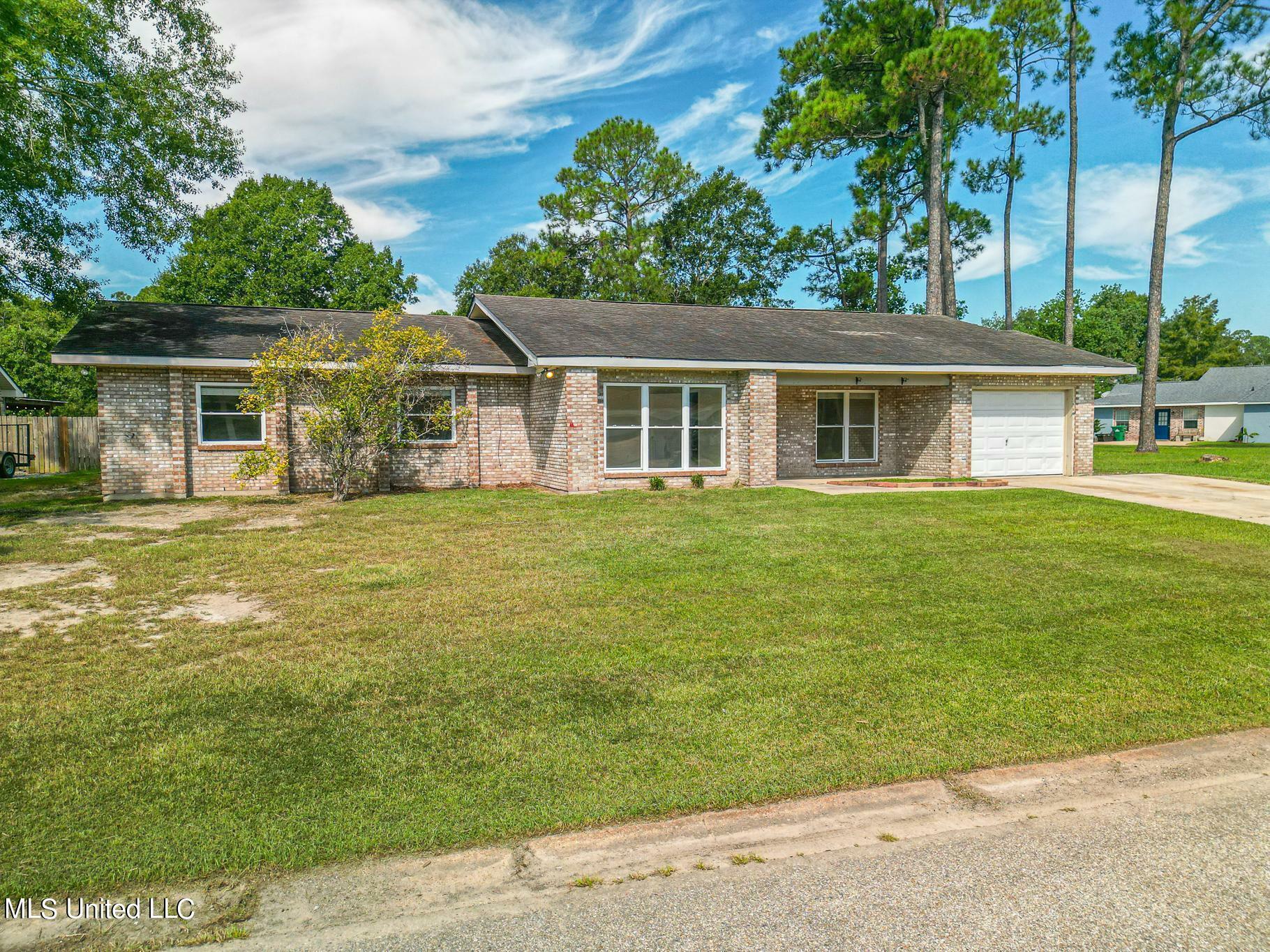 Property Photo:  206 Idlewood Drive  MS 39576 