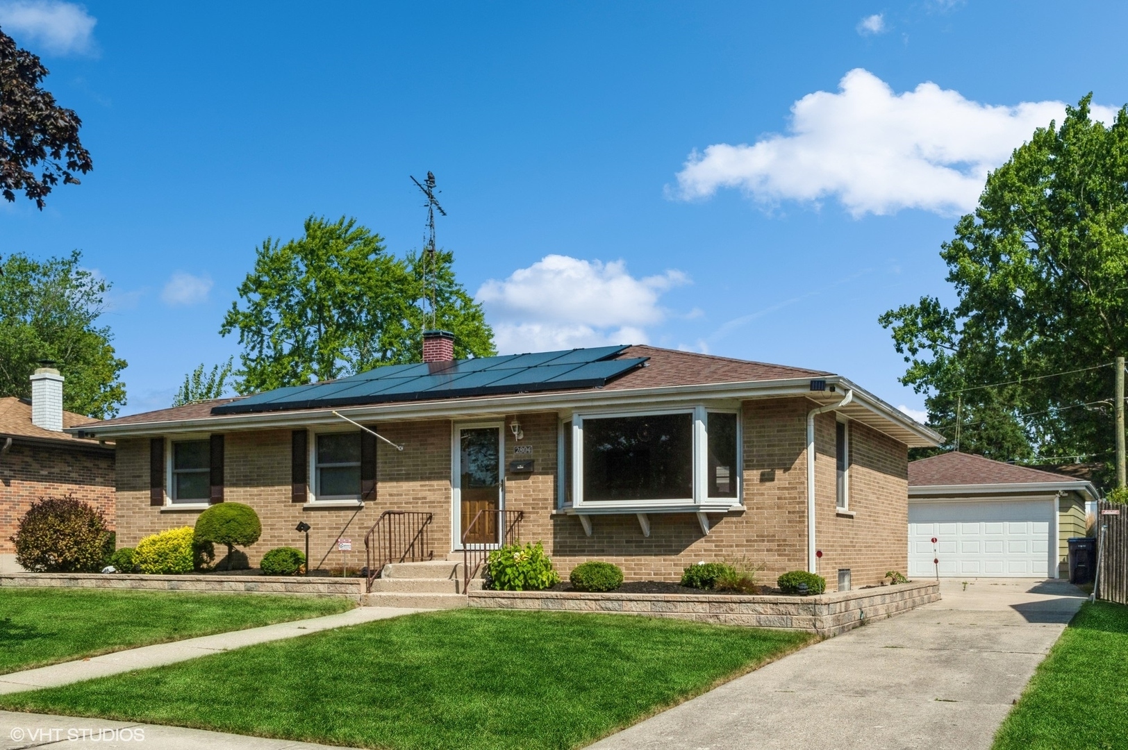 Property Photo:  2804 W Grove Avenue  IL 60085 