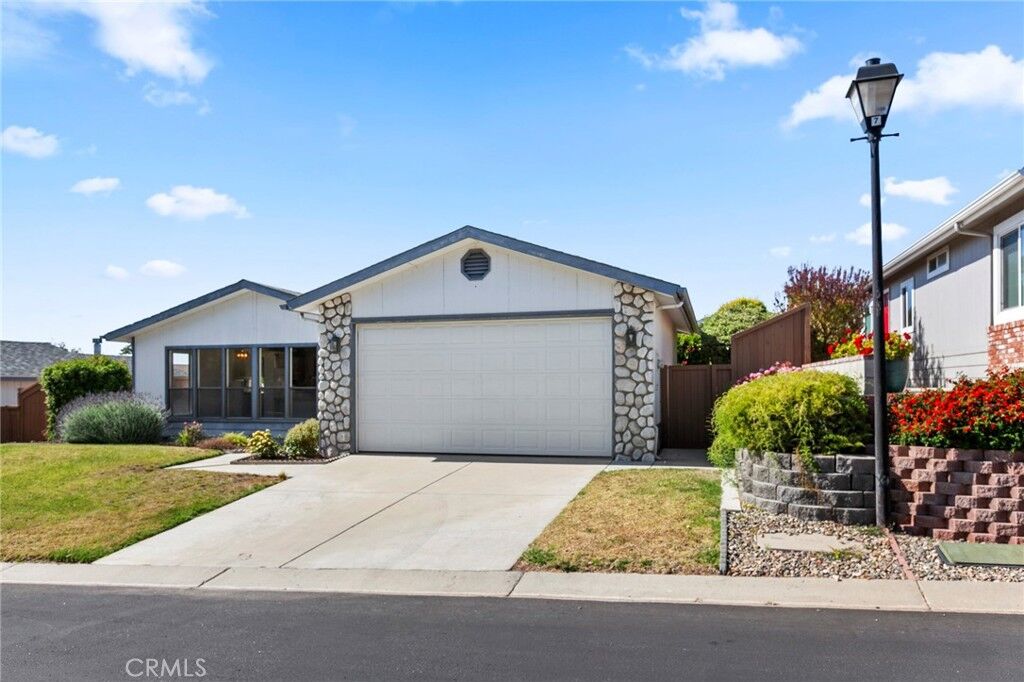 Property Photo:  949 N Bent Tree Drive  CA 93455 