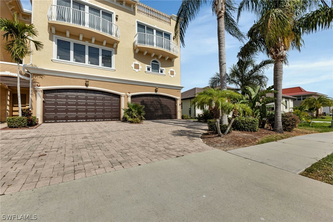 Property Photo:  2522 Magdalina Drive  FL 33950 