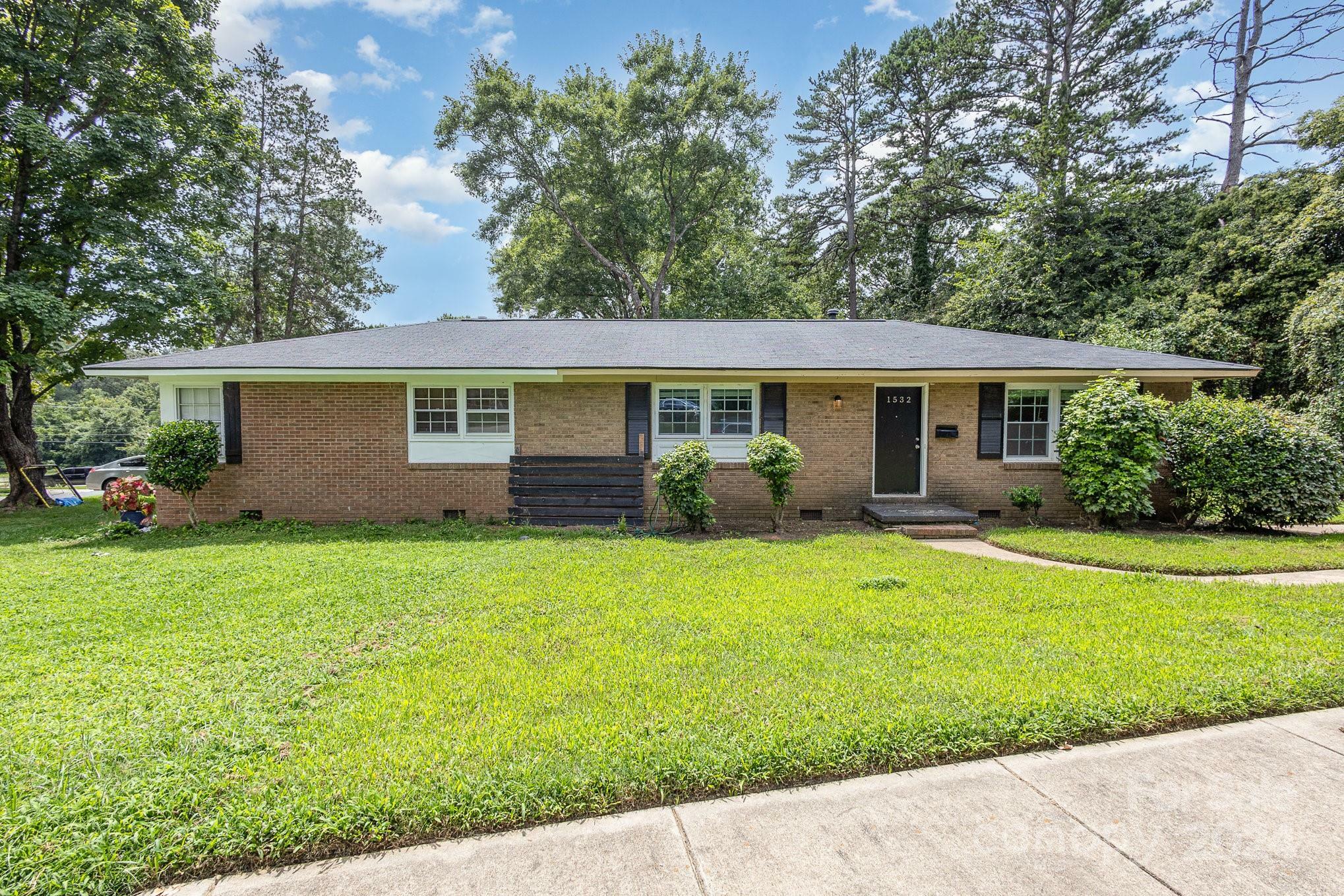 Property Photo:  1532 Downs Avenue  NC 28205 