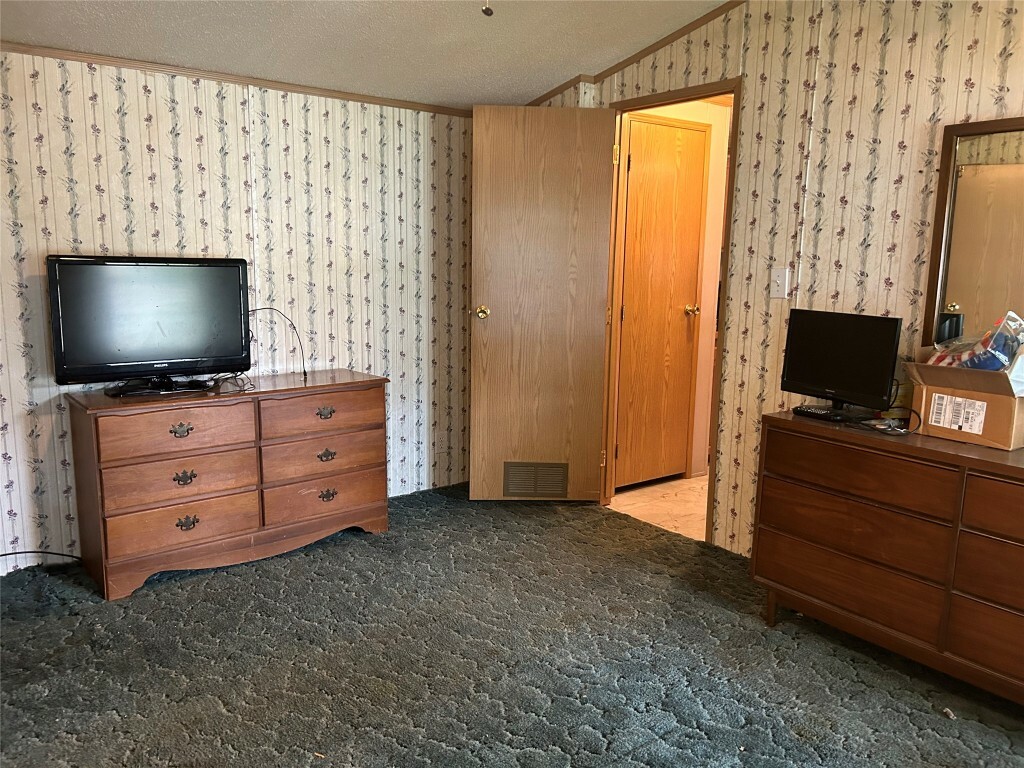 Property Photo: 1622 Glenhaven Lane PA 16509