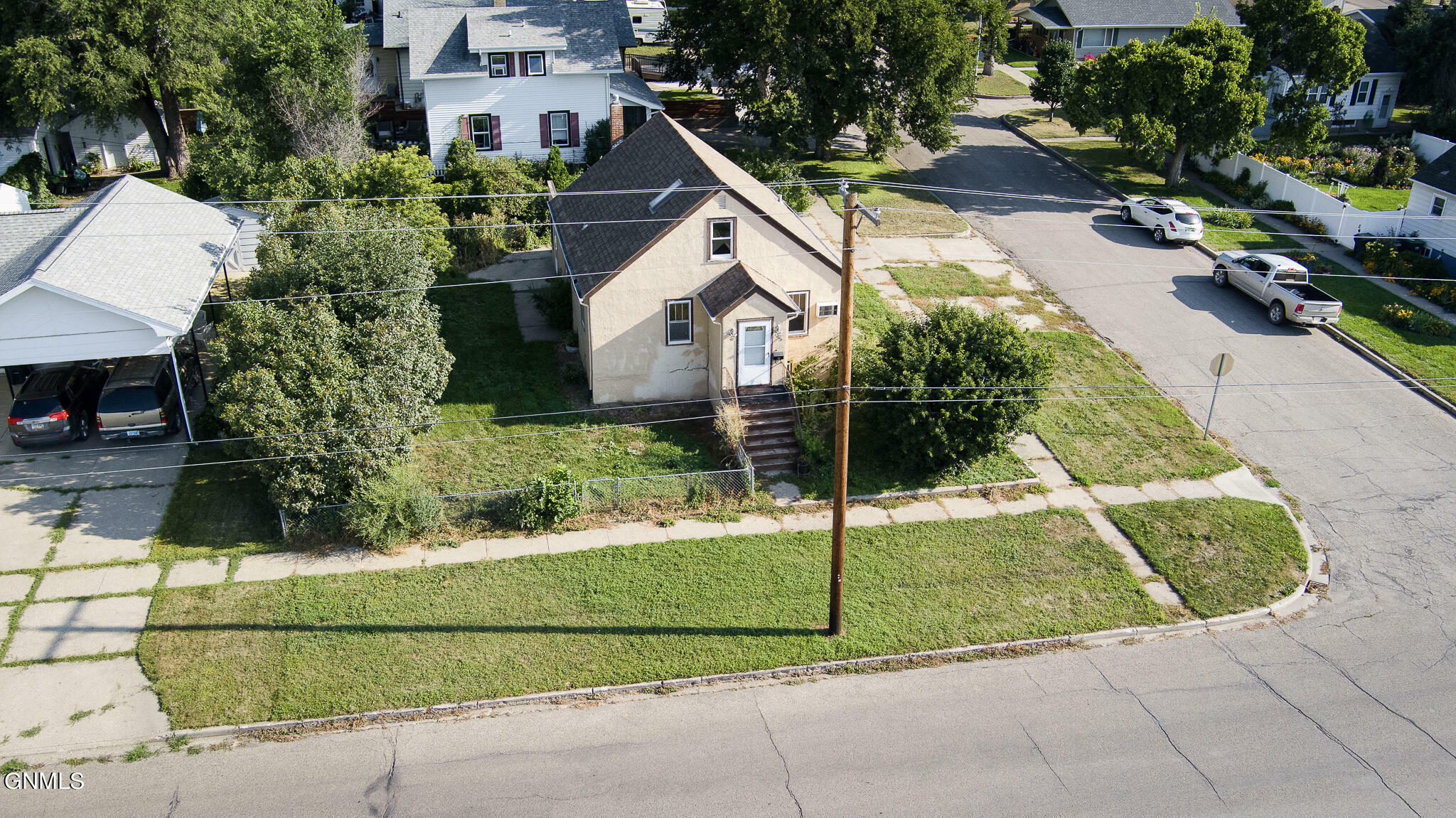 Property Photo:  1000 1st Street NW  ND 58554 