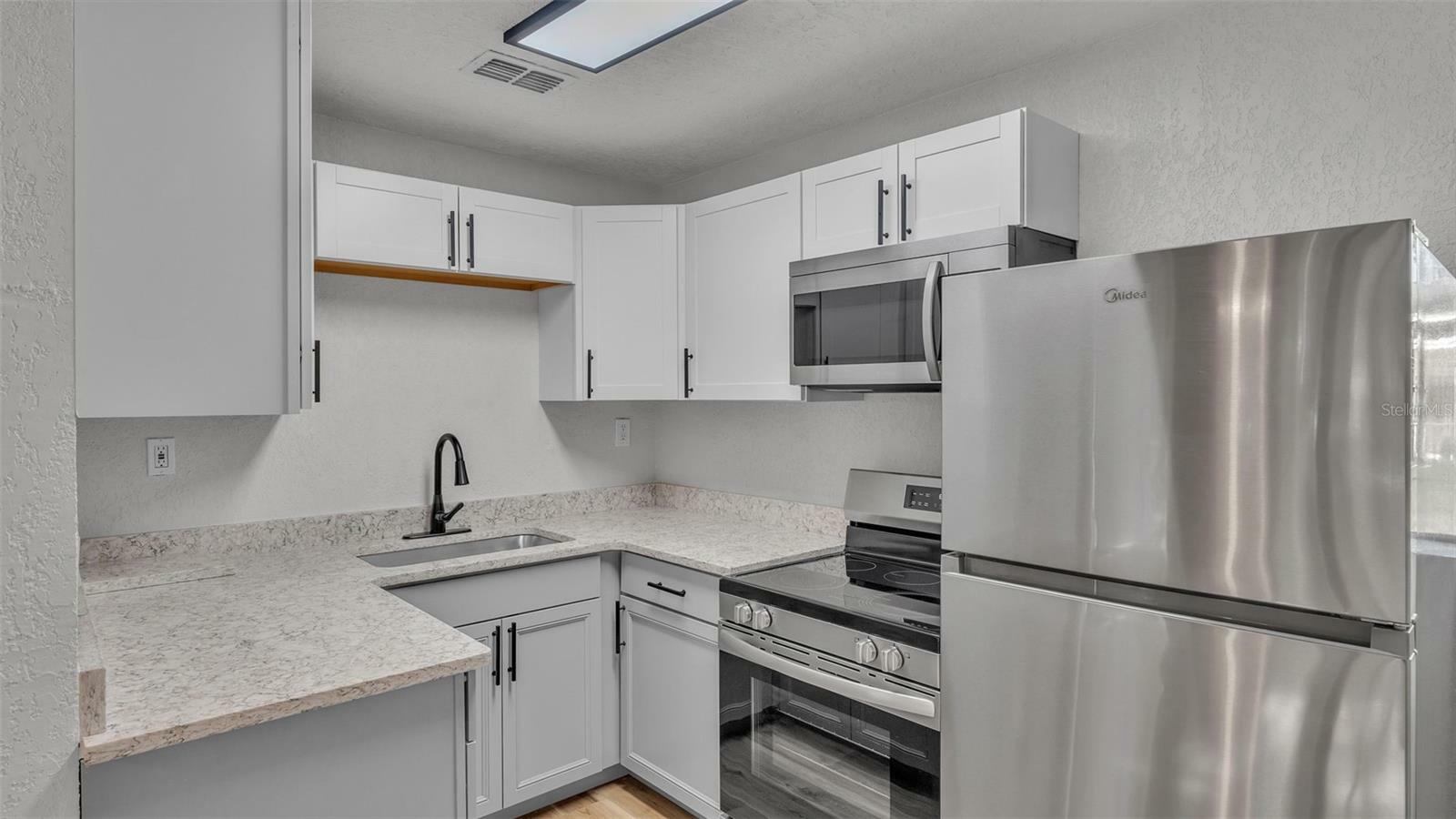 Property Photo: 131 Flamingo Dr Drive FL 33823
