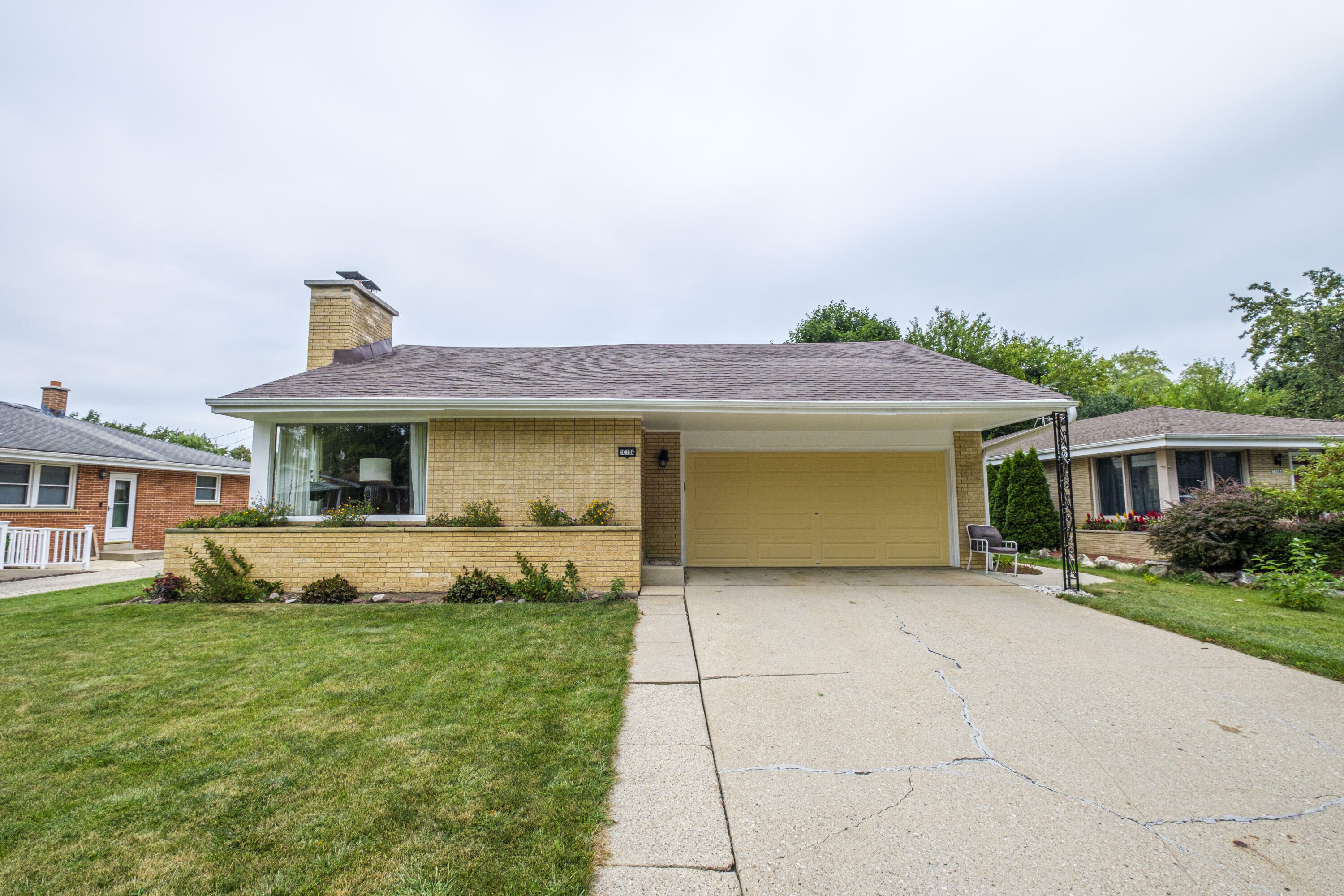 Property Photo:  10106 W Fiebrantz Ave  WI 53222 