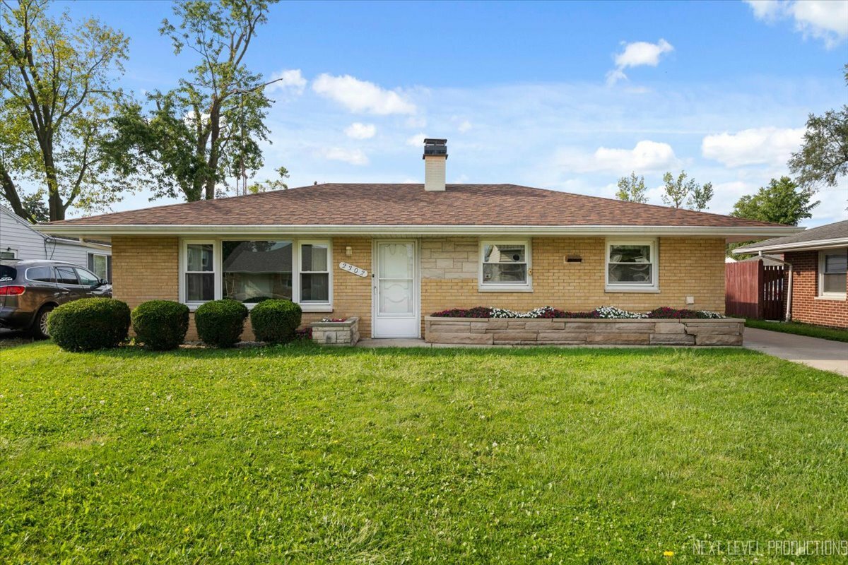 Property Photo:  2302 Francine Avenue  IL 60436 