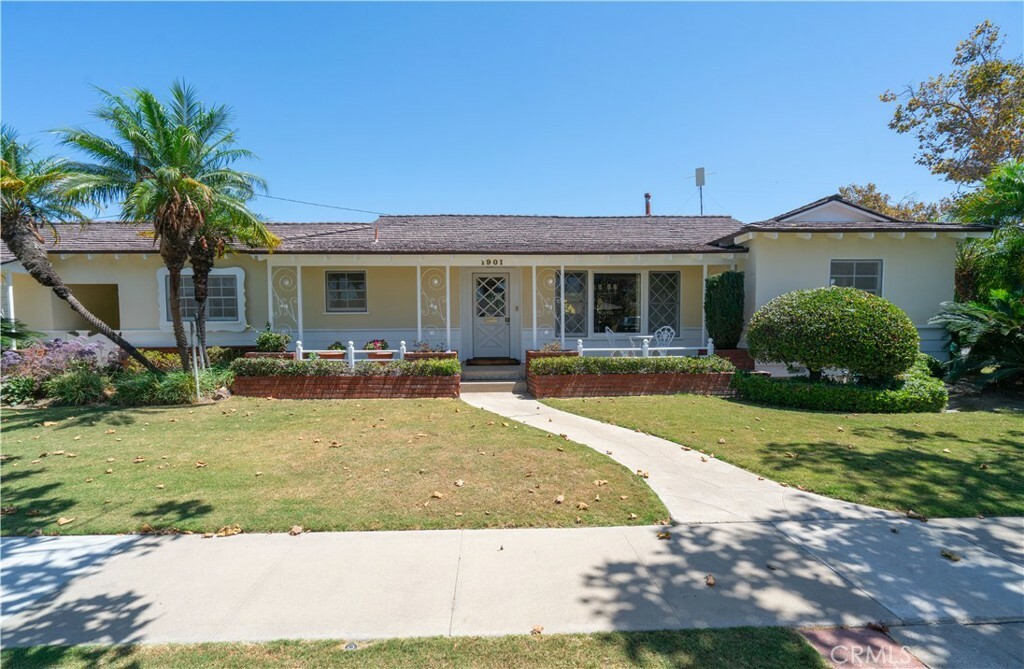 Property Photo:  1901 N Greenbrier Street  CA 92706 