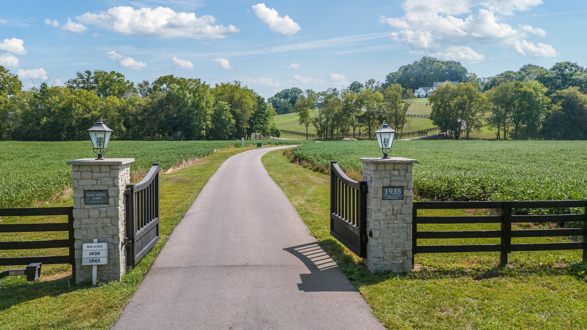 Property Photo:  1935 Thompsons Station Rd W  TN 37179 