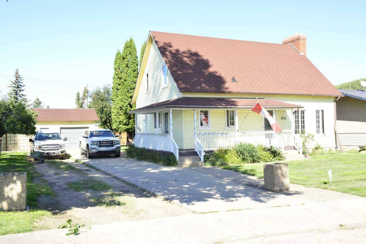 Photo de la propriété:  9712 85 Avenue  AB T8S 1G3 