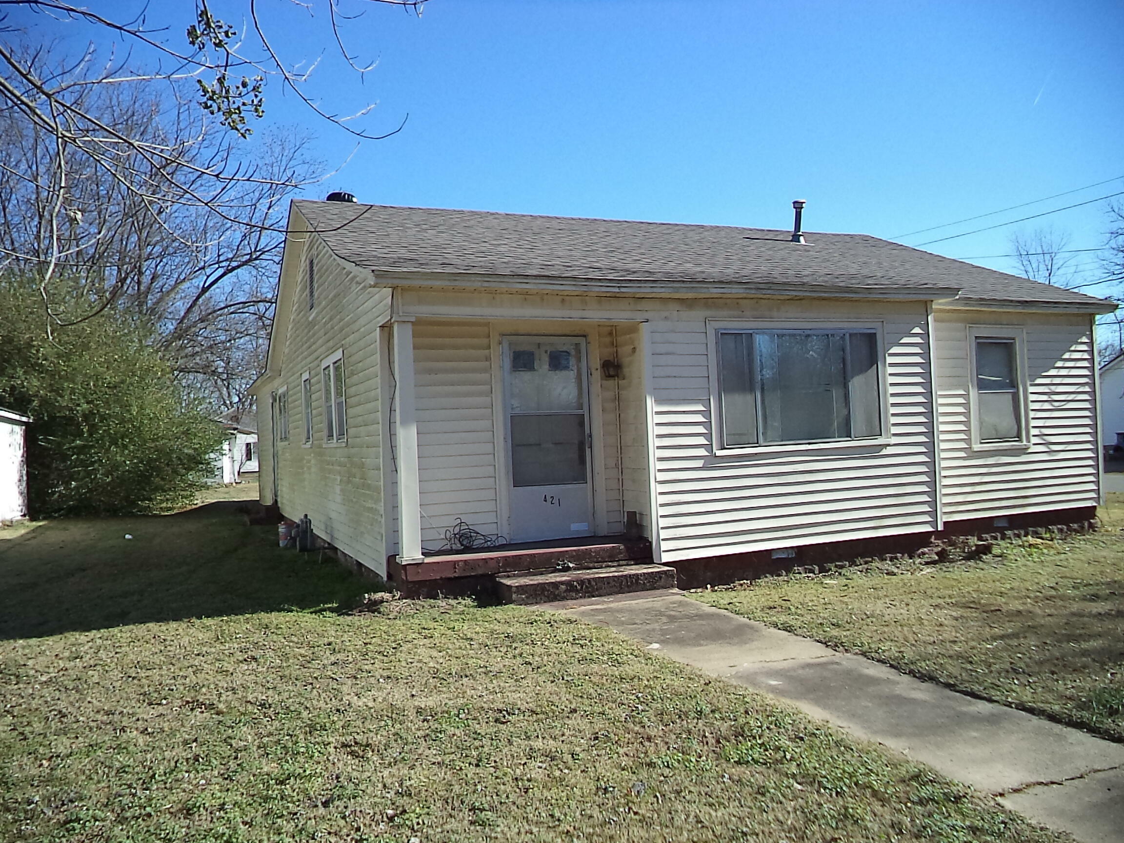 Property Photo:  421 S 2nd Street  AR 72834 