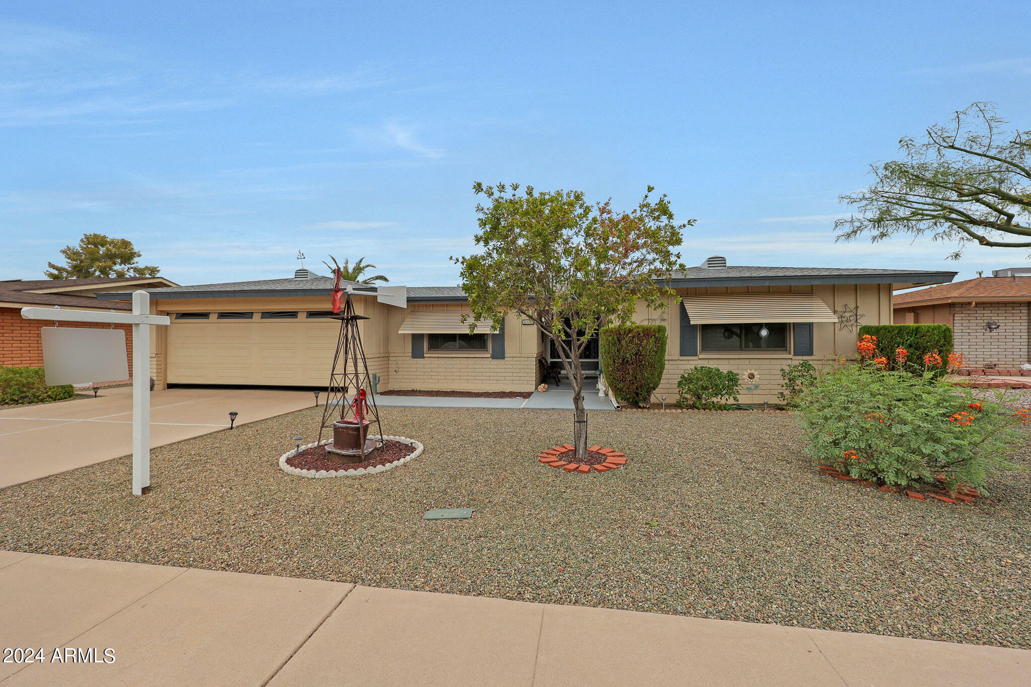 Property Photo:  552 S Roanoke --  AZ 85206 