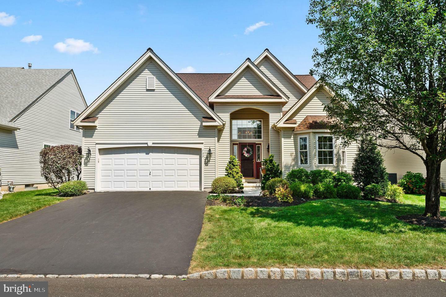 Property Photo:  733 S Settlers Circle  PA 18976 