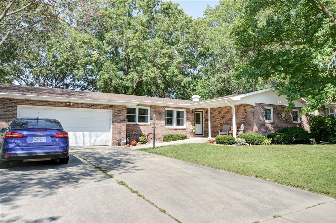 Property Photo:  2120 W Woodbine Drive  IL 62526 