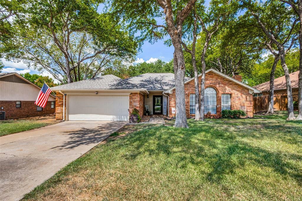 Property Photo:  320 Heneretta Drive  TX 76054 