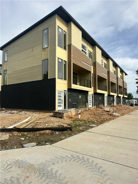 Property Photo: 200 NW 9th Street AR 72712