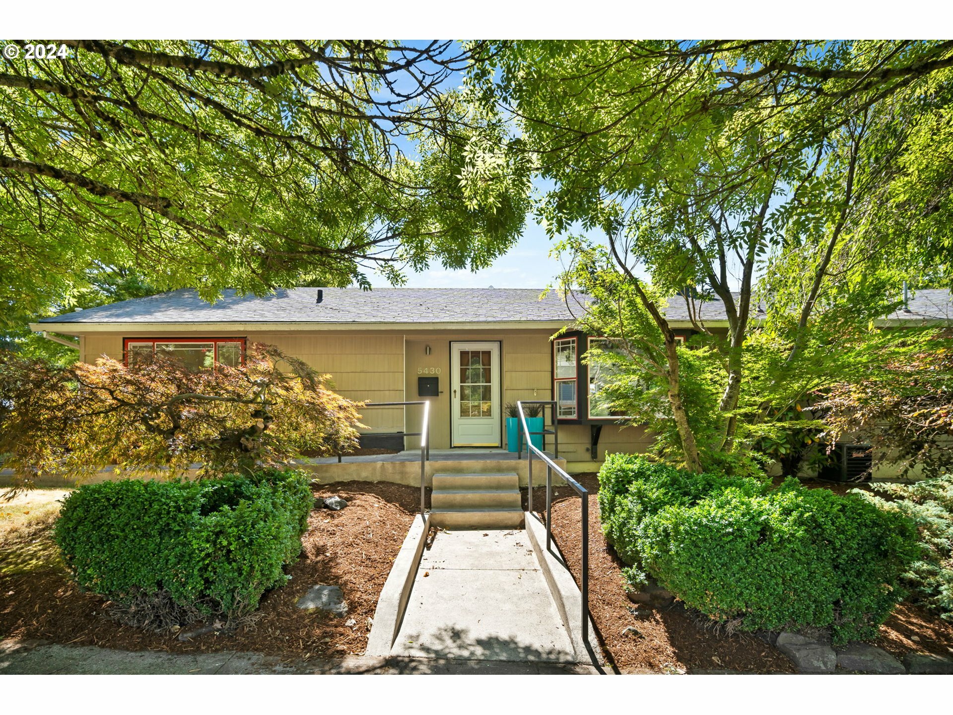 Property Photo: 5430 SE Belmont St OR 97215