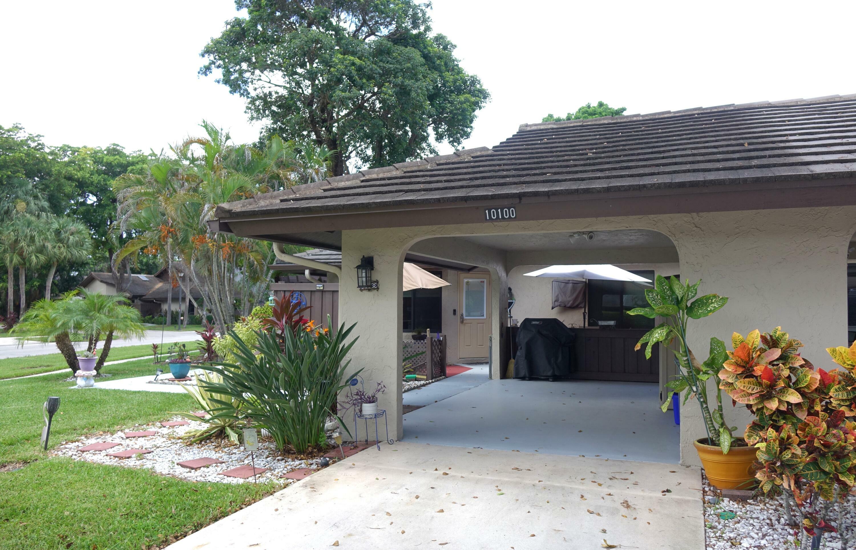 Property Photo:  10100 Marwood Place  FL 33437 