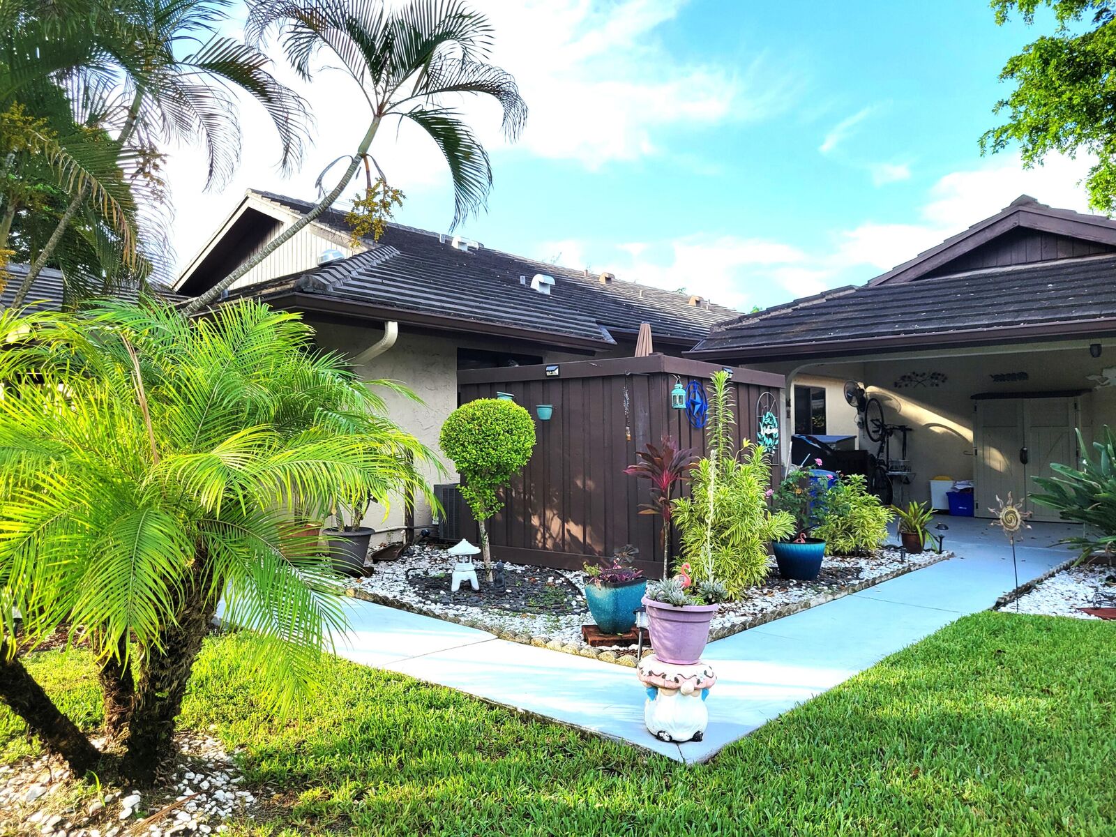 Property Photo: 10100 Marwood Place FL 33437