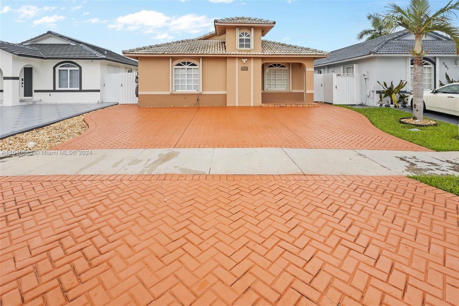 9767 NW 128th Ln  Hialeah Gardens FL 33018 photo