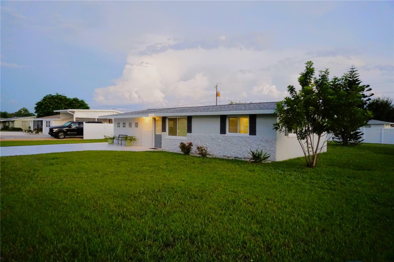 Property Photo:  843 E 6th Street  FL 34223 