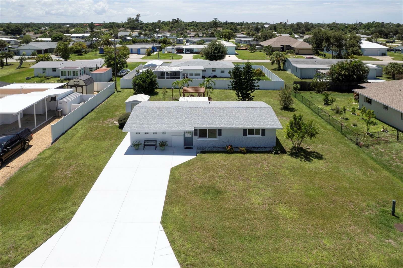 Property Photo:  843 E 6th Street  FL 34223 