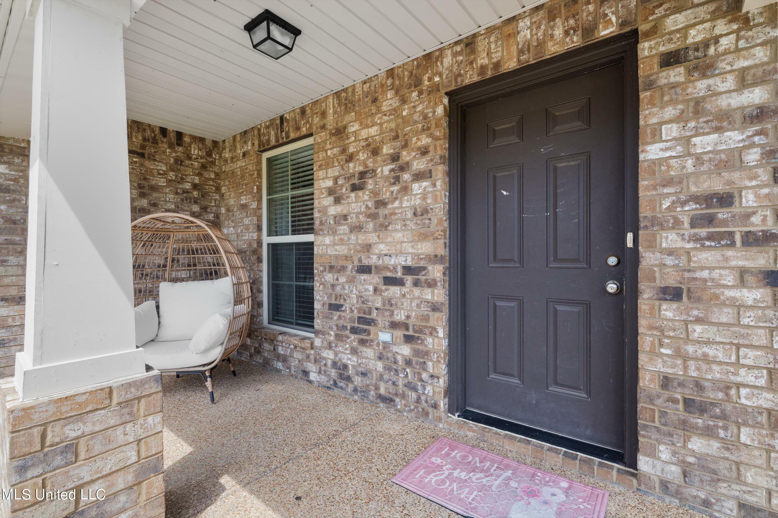 Property Photo:  8856 N Courtly Circle Circle  MS 38654 