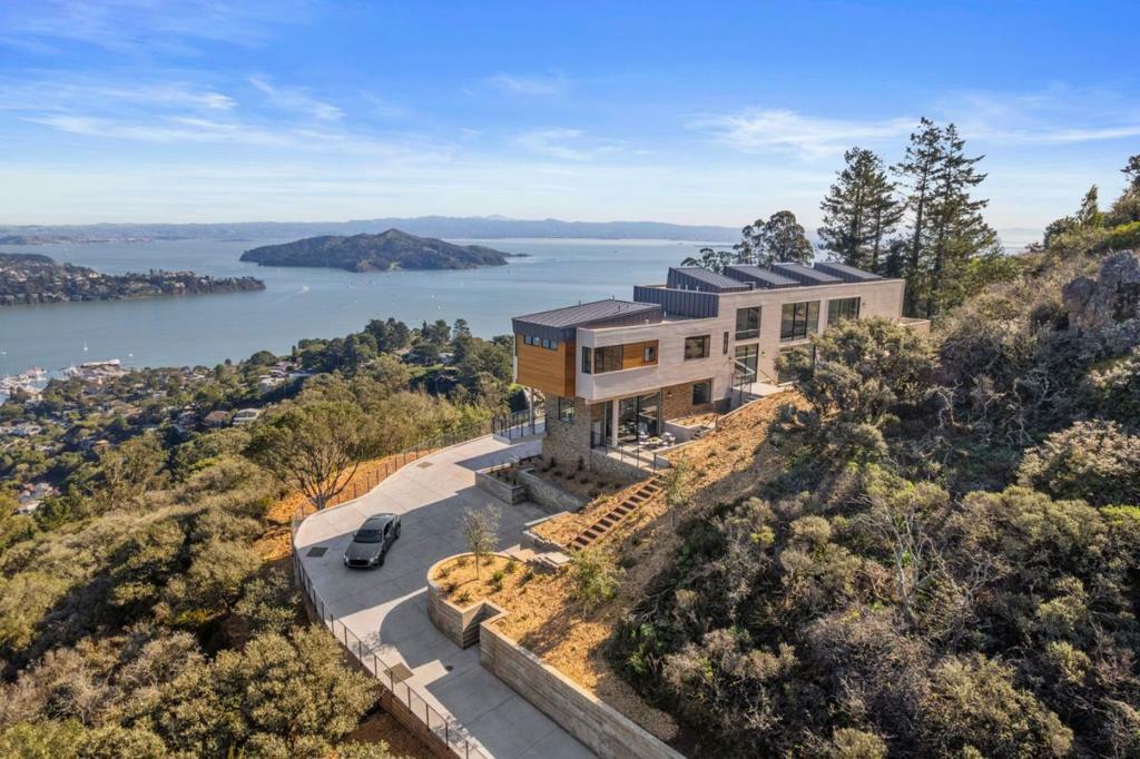 3 Wolfback Ridge Road  Sausalito CA 94965 photo