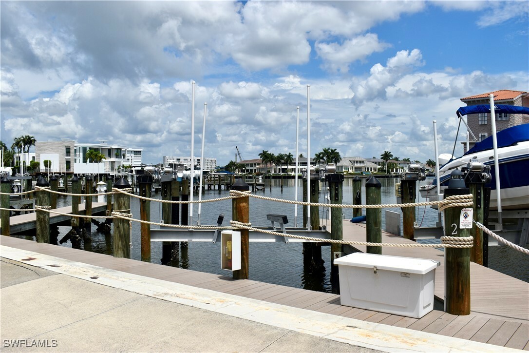 Property Photo:  4090 Gulf Shore Boulevard N  FL 34103 