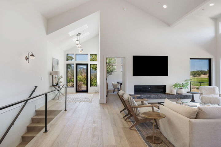 Property Photo:  15 Vineyard View Circle  OR 97501 