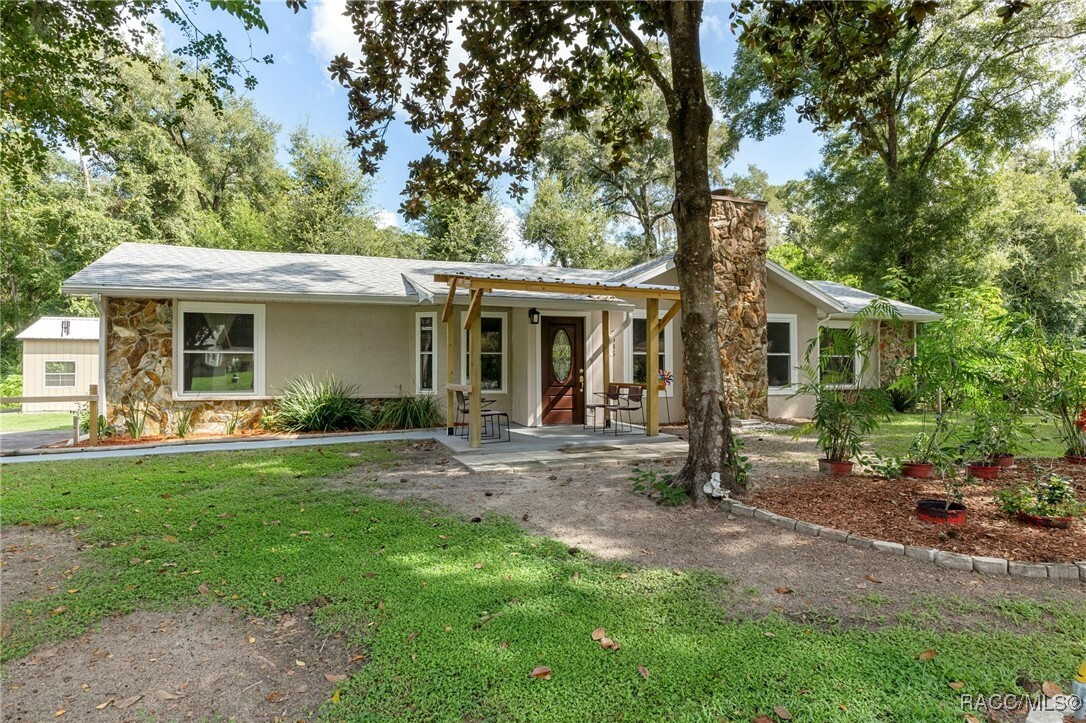 Property Photo:  5985 E Holly Street  FL 34452 