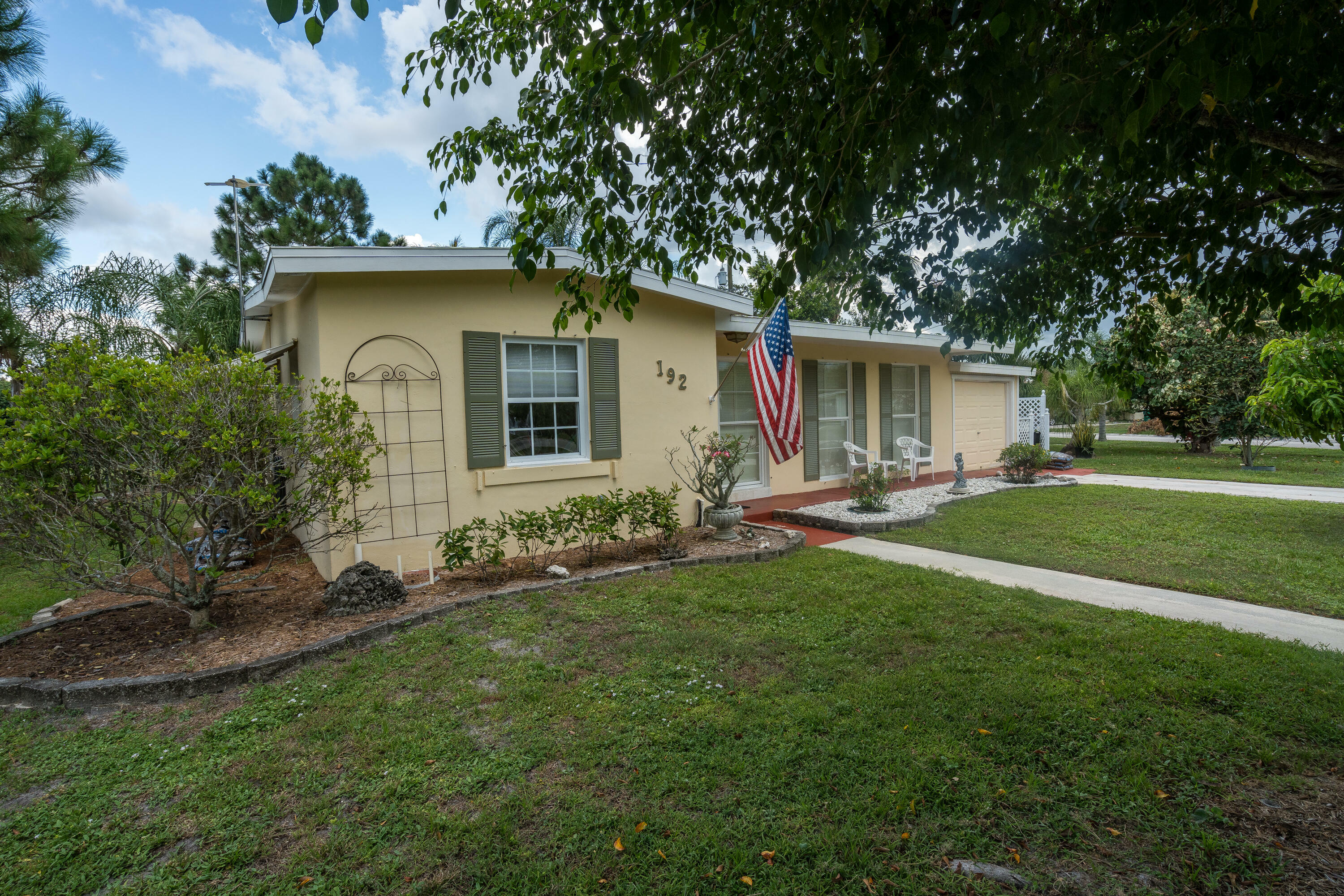 Property Photo: 192 SE Castana Court FL 34983