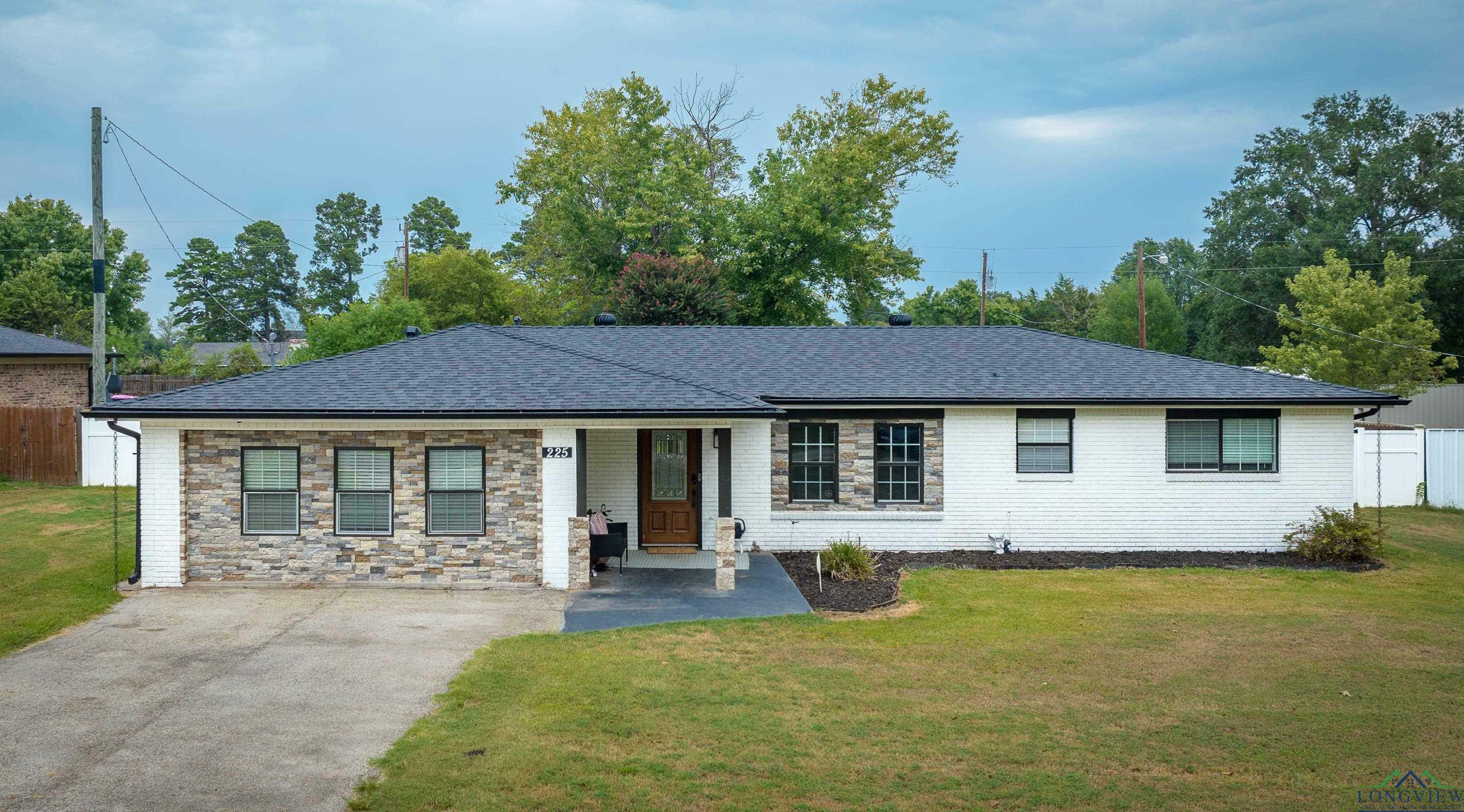 Property Photo:  225 Joy Dr  TX 75683 