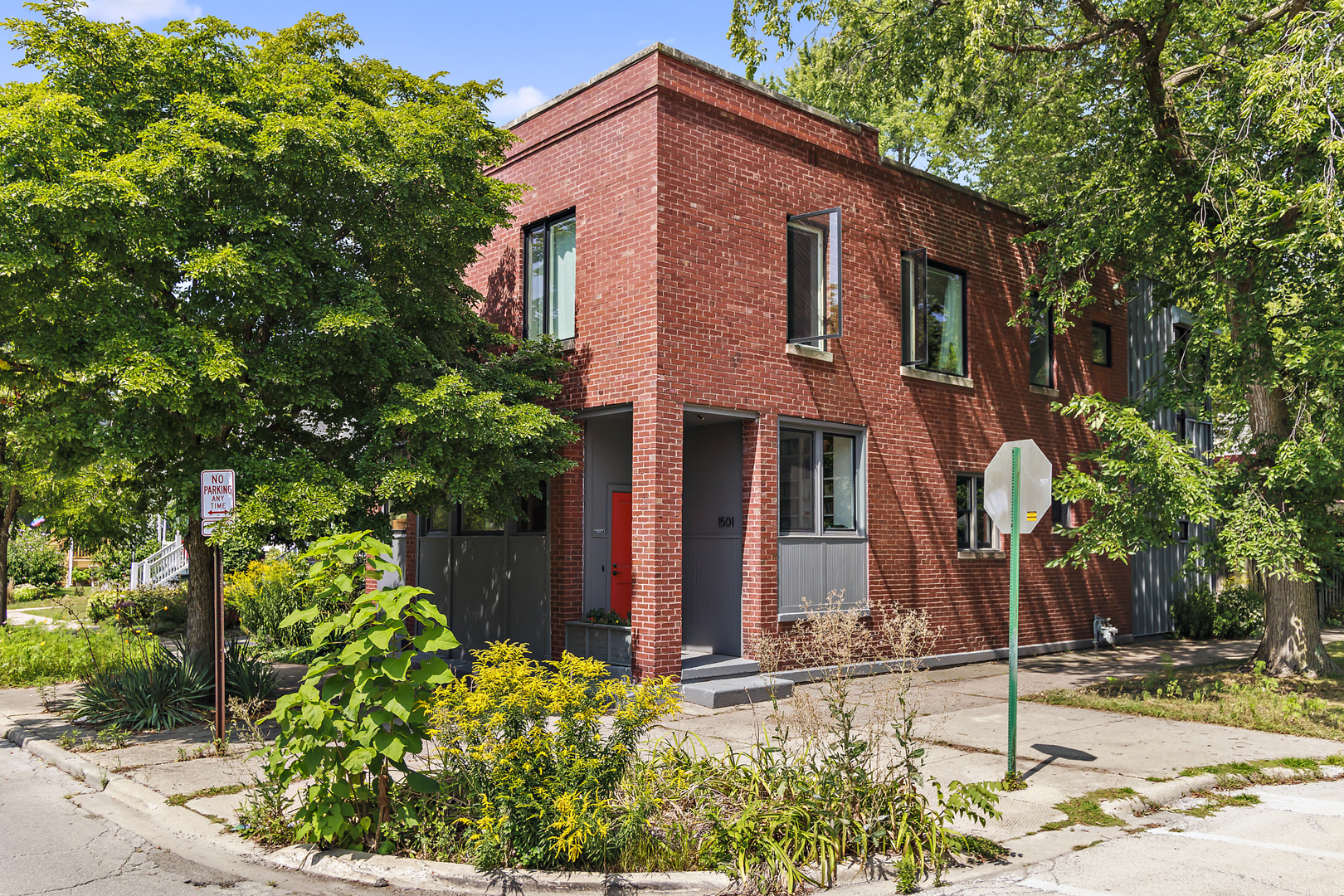 Property Photo:  1501 Greenleaf Street  IL 60202 