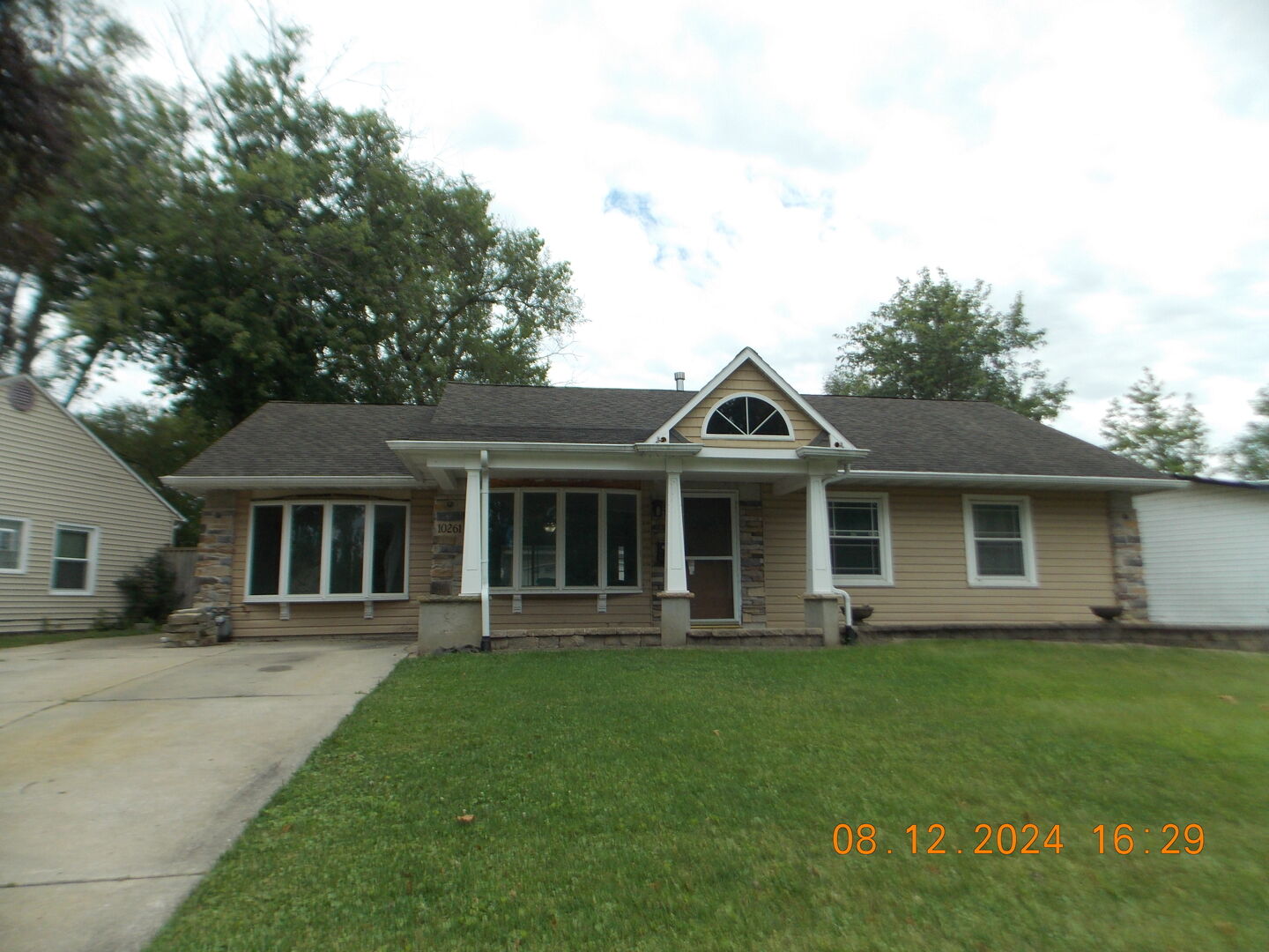 Property Photo: 10261 Huntington Court IL 60462