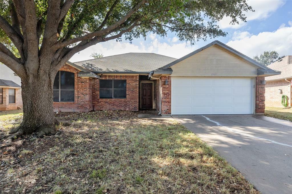 Property Photo:  1507 Sunflower Lane  TX 76048 