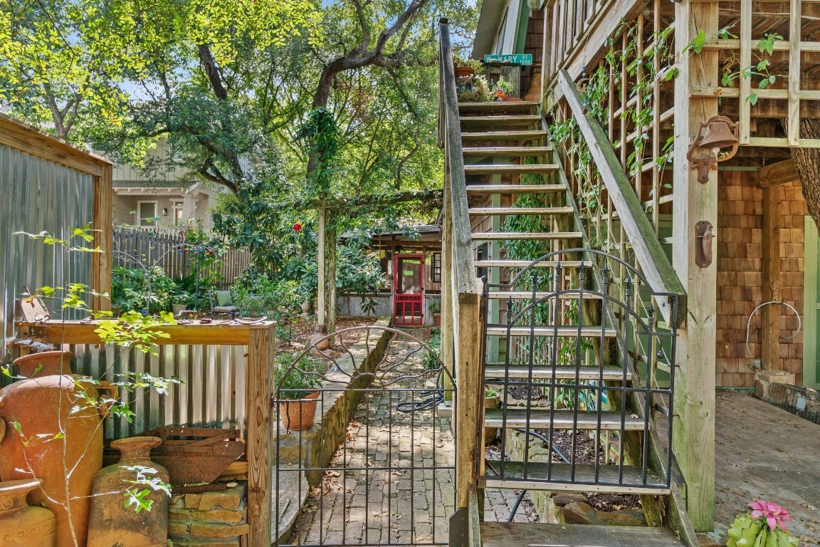 Property Photo:  1101 Charlotte Street B  TX 78703 