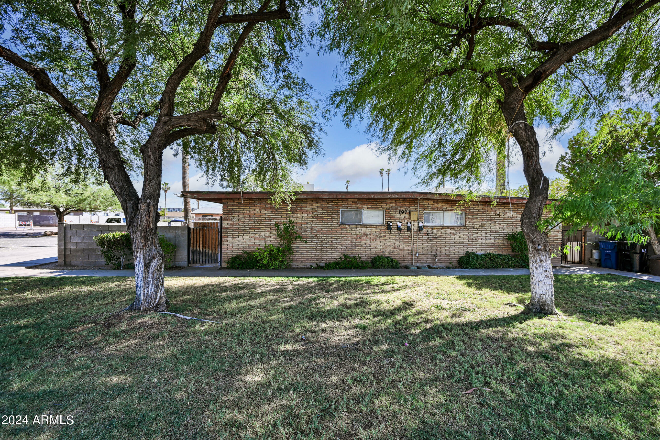 Property Photo:  1973 E 10th Street  AZ 85281 