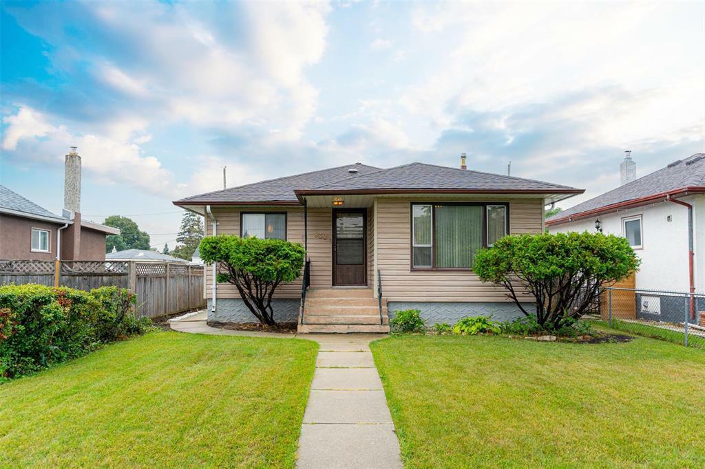 830 Bannerman Avenue  Winnipeg MB R2X 1K1 photo