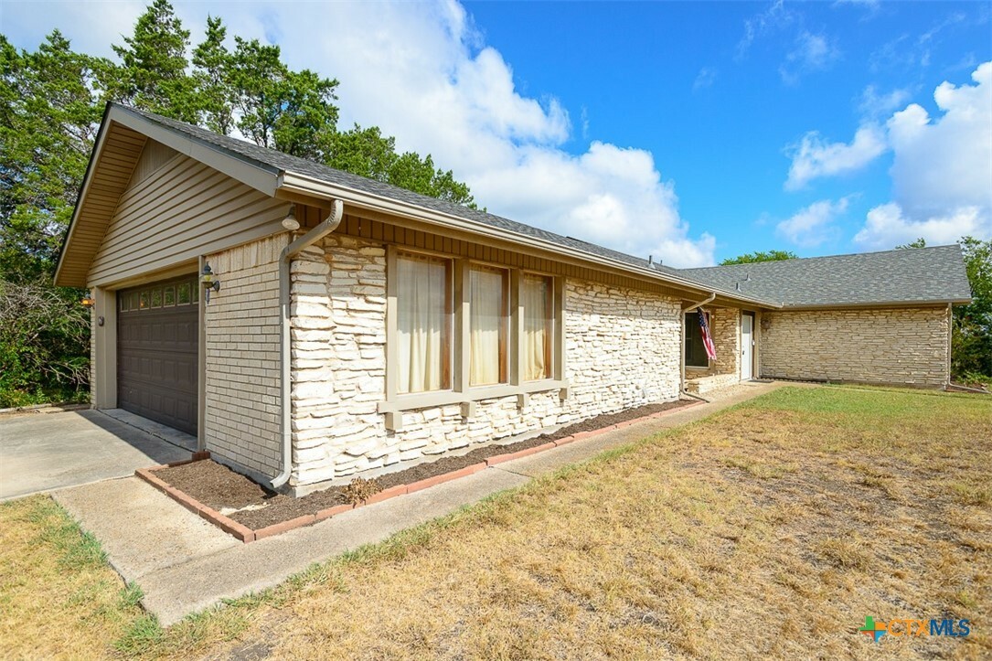 Property Photo:  906 Nola Ruth Boulevard  TX 76548 