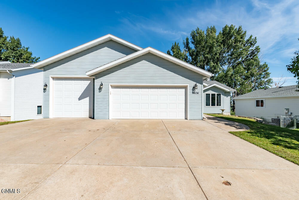 Property Photo:  1404 17th Street SE  ND 58554 