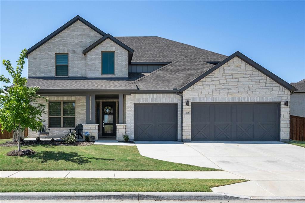 Property Photo:  1413 Thunderbird Drive  TX 76052 