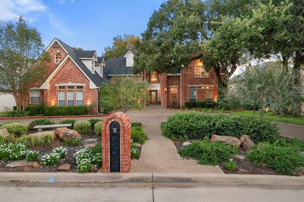 Property Photo:  1316 Danbury Drive  TX 76063 