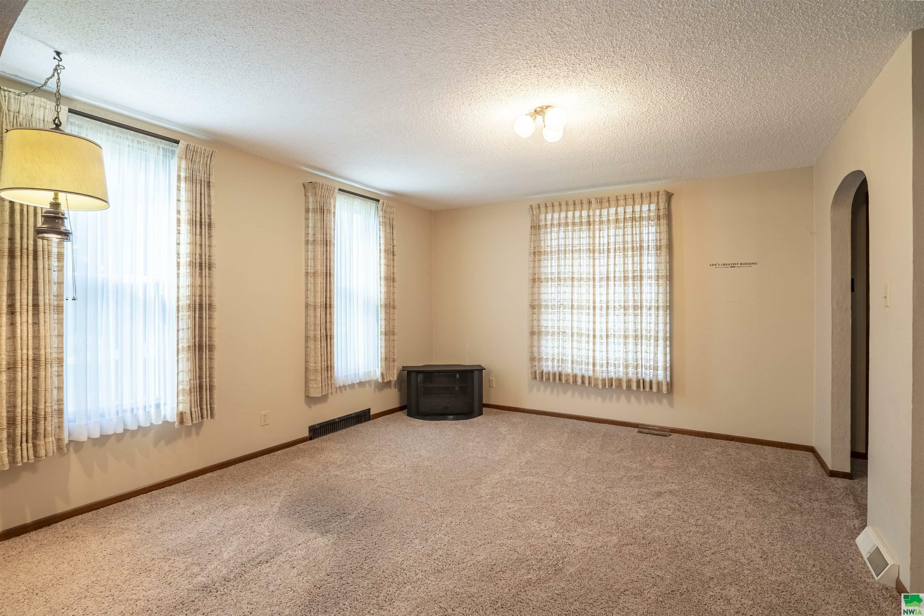 Property Photo:  4754 Taft Ave  IA 51058 